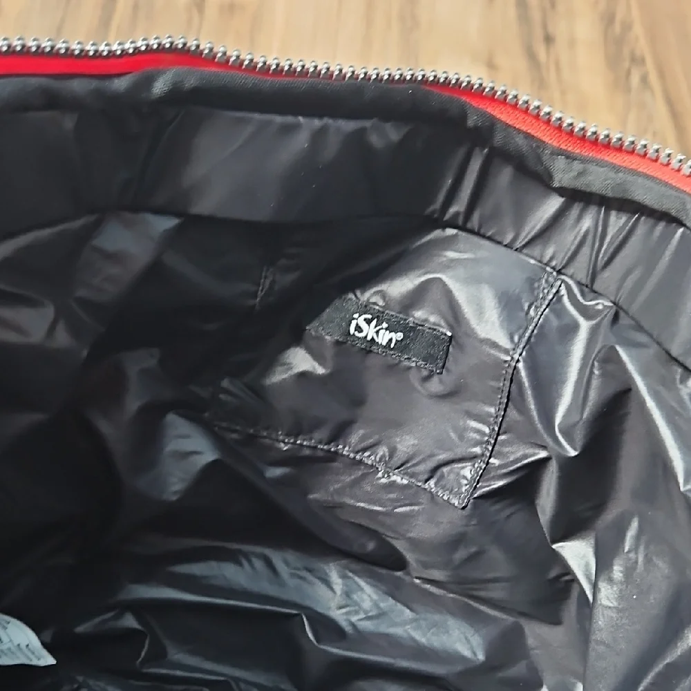 ISkin Summit 15 Q.West Vibrant Red Quilted Puffer Laptop Bag
